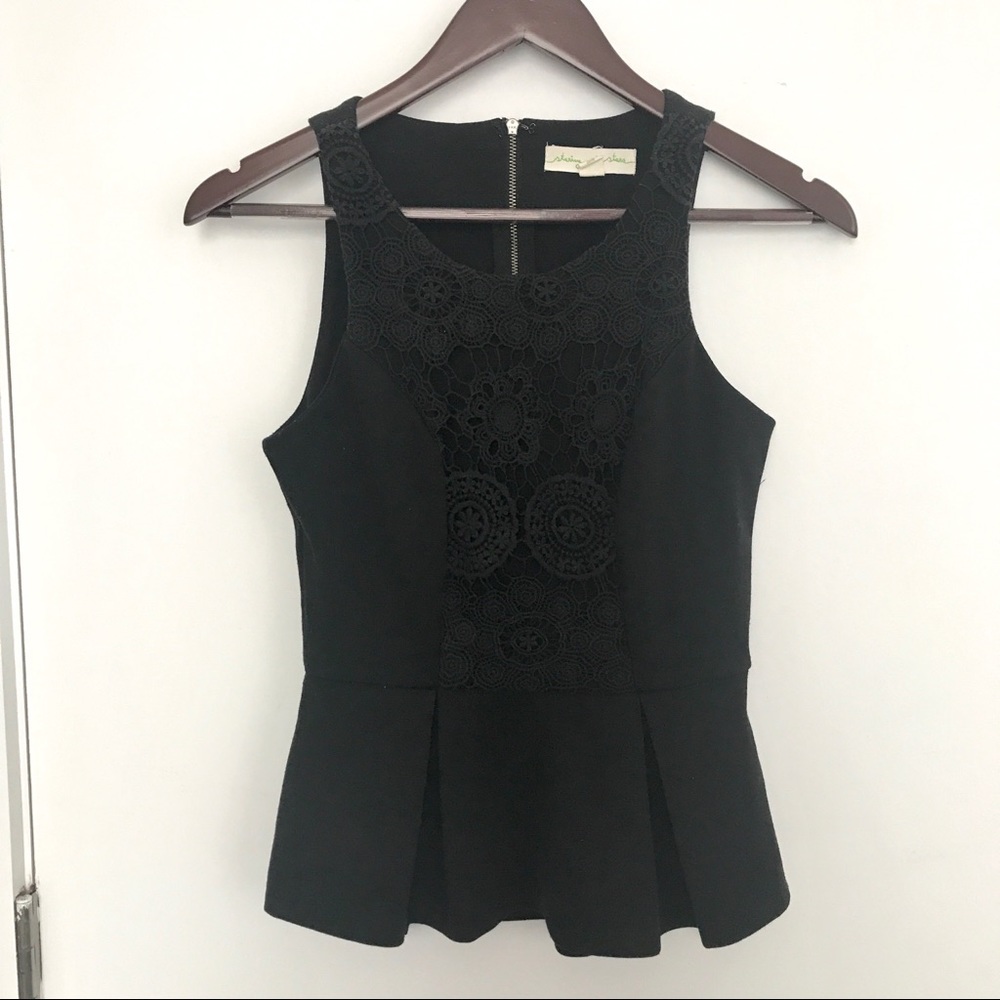 ⭐️ Staring at Stars Lace Pattern Black Top Sz S